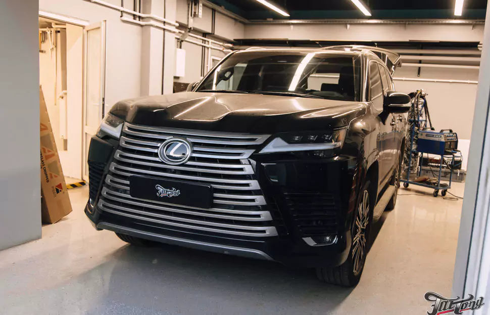 Разработали и изготовили кронштейн для запасного колеса Lexus LX500